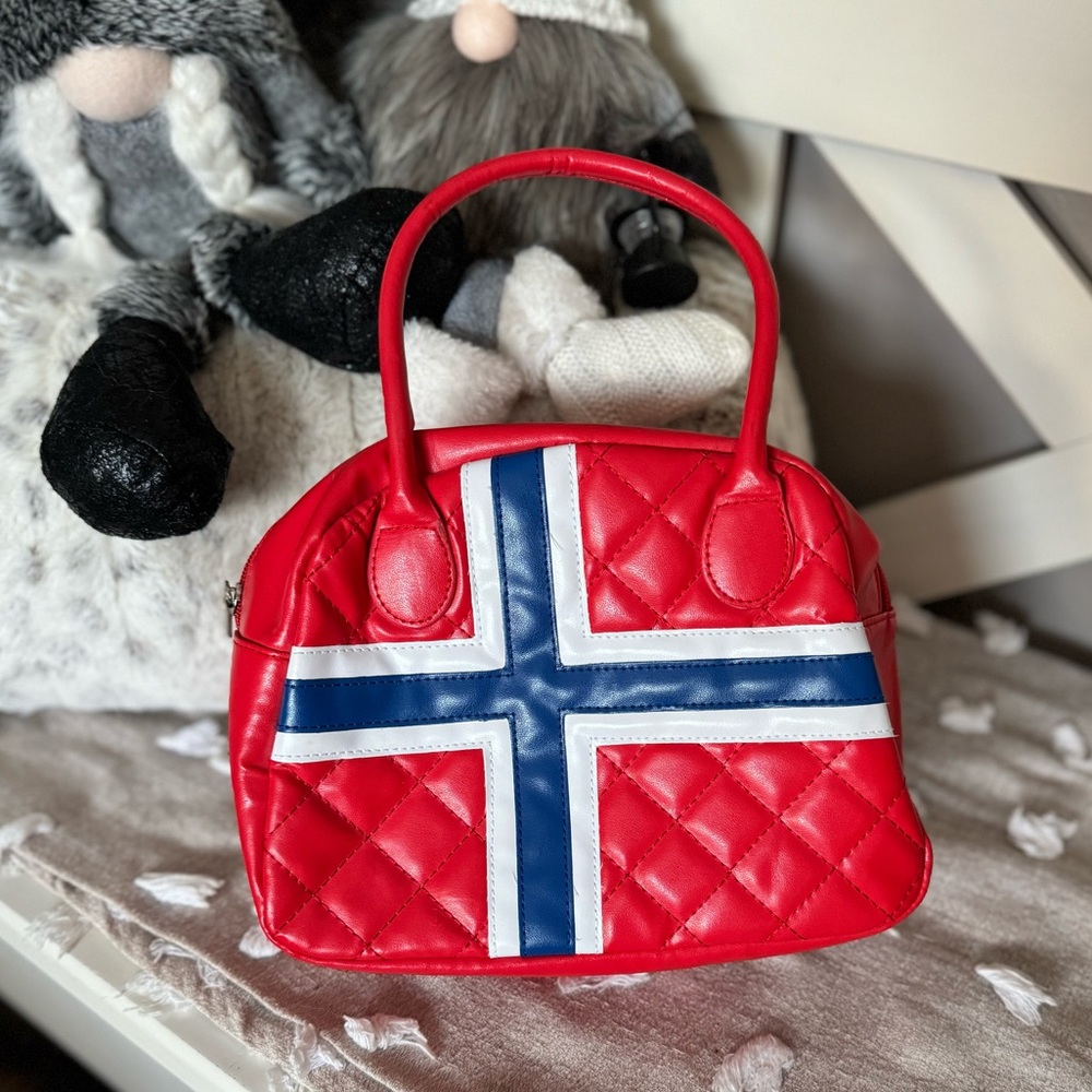 Rare Norwegian flag small bag by Laila essence of Norway! NWOT!